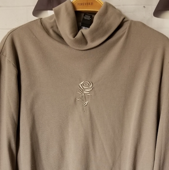 Forever21 plus size rose top - Picture 7 of 11